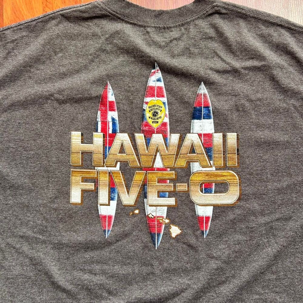 Hawaii Five-0 official merch 2010s CBS surfboard Hawaiian y2k t shirt